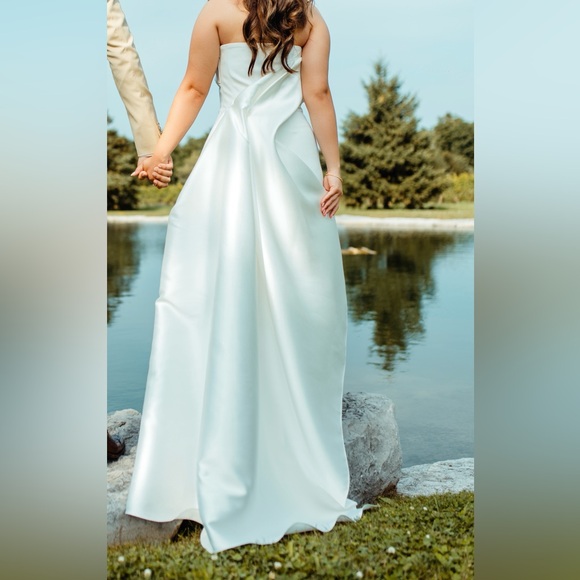 Solace London - The Kinsley Maxi Dress in Cream - Picture 9 of 9